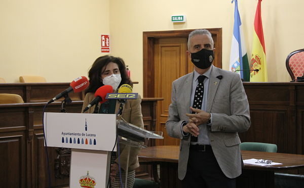 Juan Pérez y Carmen Burgos informan de lo aprobado en Pleno_opt