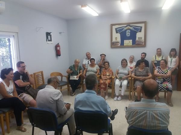 Reunión 'Una hora con el alcalde', desarollada en verano de 2019 en los centros sociales_opt