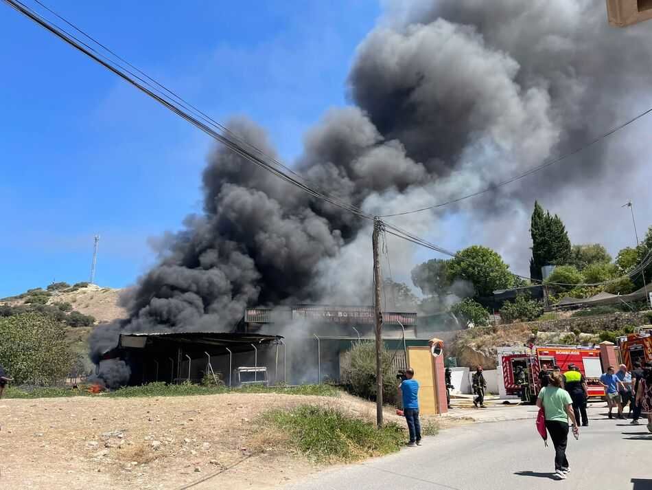 Incendio en una nave del barrio de Belén_(17-08-2023)