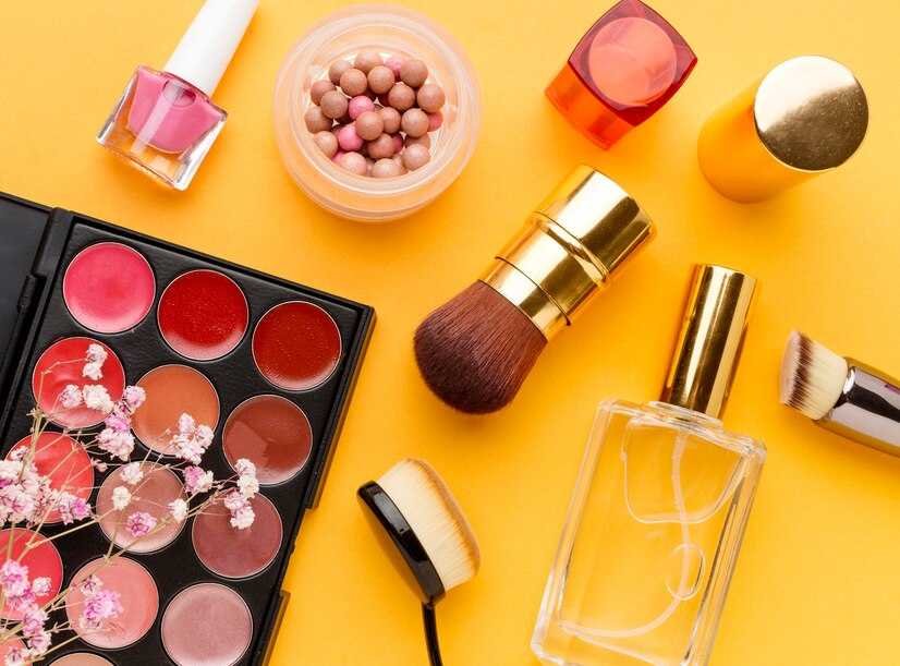  Cómo elegir los mejores perfumes y maquillaje 
