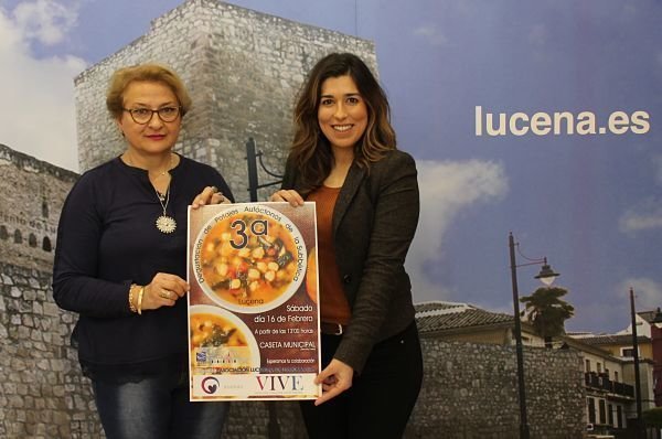 Mª Carmen Chicano y Teresa Alonso posan con el cartel del evento_opt