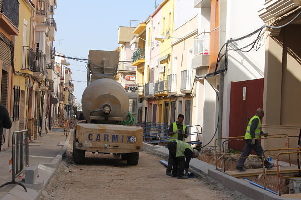Operarios trabajan en las obras de la calle Mediabarba_opt