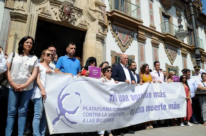 fotoconcentracionsilenciosadiputacionrepulsamachista04_opt