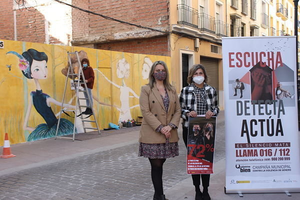 Presentación de la campaña ante el mural en la calle San Pedro_opt