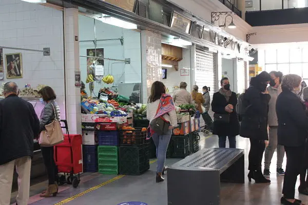 Clientes en el Mercado de Abastos_opt (1)