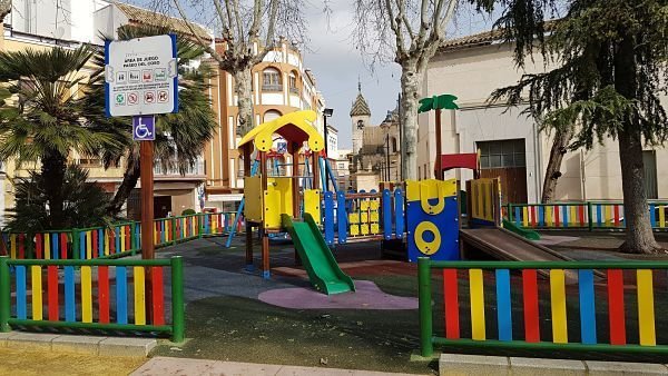 Parque infantil en el Coso_opt
