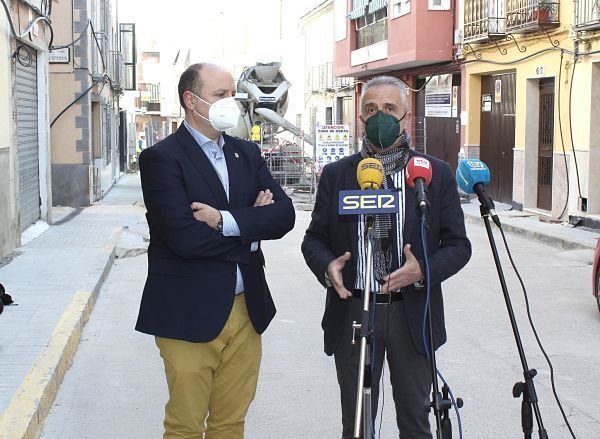 Juan Pérez junto al concejal de Obras en una rueda de prensa reciente_opt
