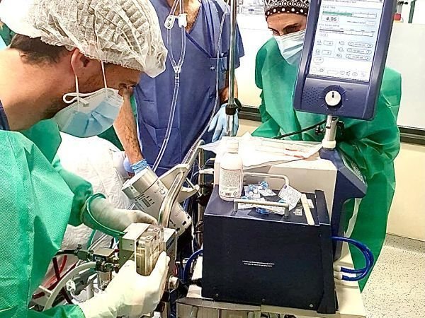 profesionales del Hospital Reina Sofía implanta nuevo modelo de ECMO_opt