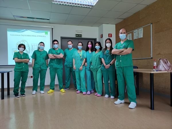 Profesionales de Enfermería de UCI en una de las sesiones de acogida_opt