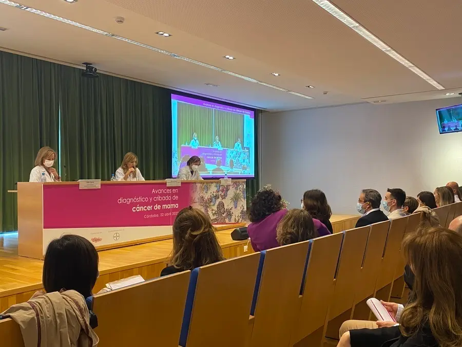 Valle Garc&iacute;a, Marina &Aacute;lvarez y Pablo P&eacute;rez durante la inauguraci&oacute;n de la jornada (1) (1)