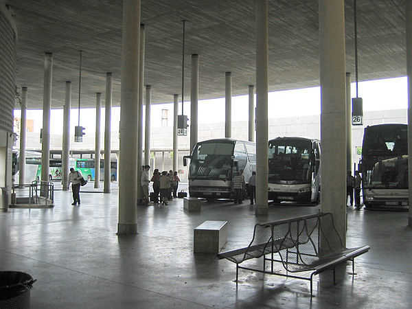 600px-Buses_in_the_Bus_Station_of_Córdoba,_Spain