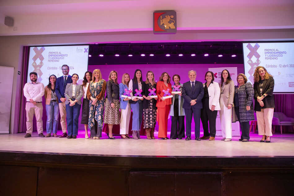 FOTO_Entrega-premios-emprendimiento-y-liderazgo-femenino_14-scaled (1)