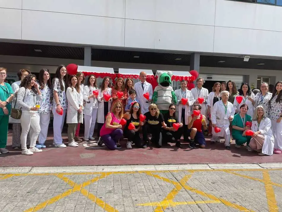 FOTO FAMILIA DIA DEL NI&Ntilde;O HOSPITALIZADO (1)
