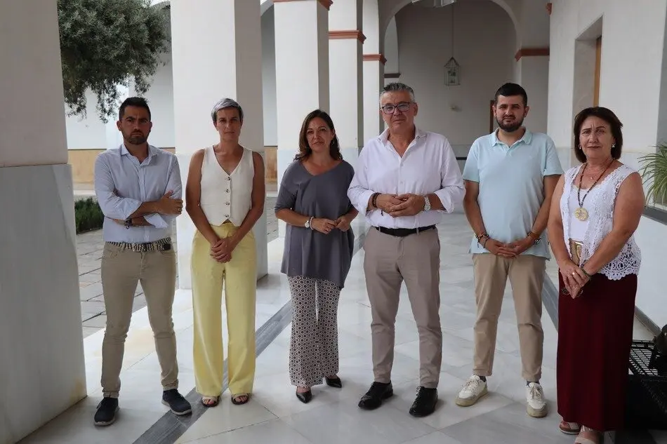 El equipo de gobierno municipal visita el parlamento, ayer (1)