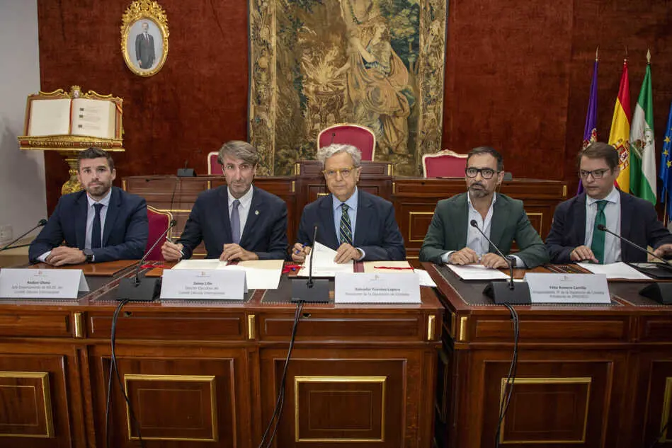 FOTO_Firma-convenio-ComitE-Oleicola-Internacional-scaled (1)