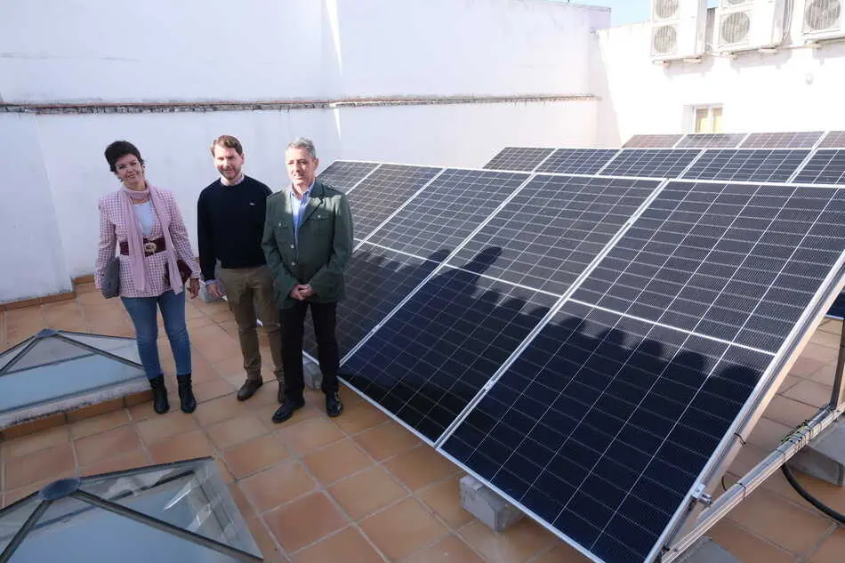 Sistema energ&iacute;a fotovoltaica Casa de la Juventud_(11-11-2025)_1 (1) (1)