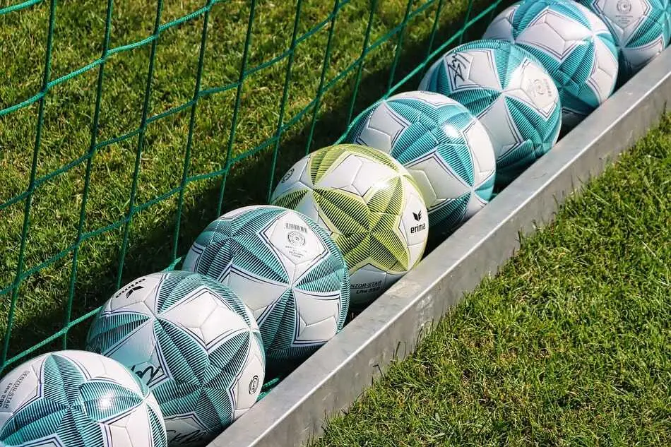 balls-8049598_1280 (1)