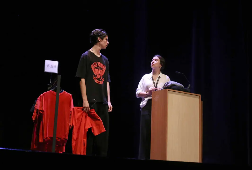 RepresentaciOn-teatral-de-la-Ultima-obra-premiada-scaled