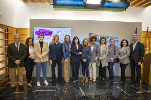 FOTO_PresentaciOn-del-programa-a__Mujeres-con-RaIza__-_16-scaled-wpcf_600x400