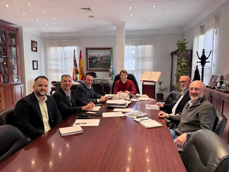 Reuni&oacute;n Ayuntamiento de Cabra y Endesa_(19-03-2026)_1 (1)