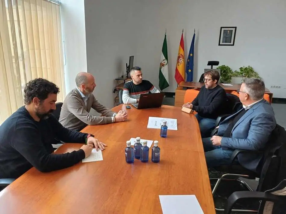 Reuni&oacute;n mantenida entre el alcalde de Izn&aacute;jar y delegado territorial de Cultura (1)