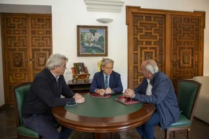 FOTO_Firmas-Convenios-Emproacsa_01-scaled-wpcf_600x400 (1)