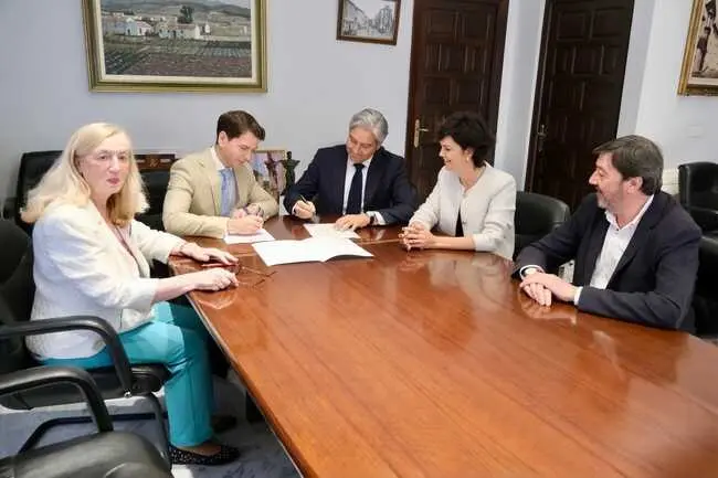 Firma contrato recogida basura y limpieza viaria en Cabra_(30-04-2026)_1 (1)