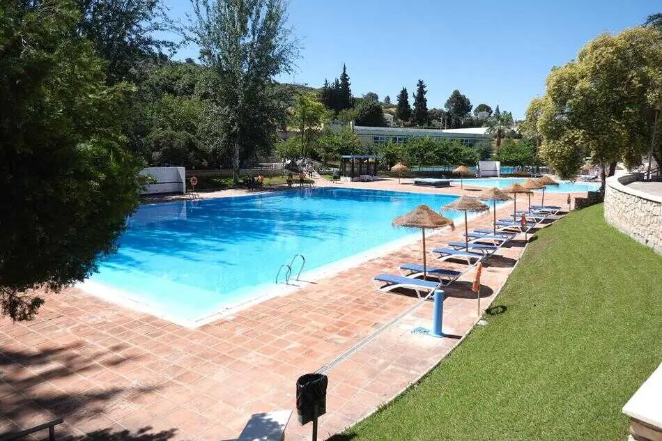 Piscinas de verano del Parque Deportivo 'Heliodoro Mart&iacute;n'_(archivo) (1)