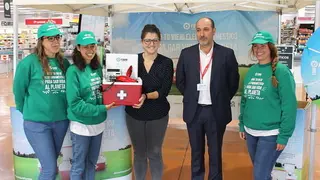 La concejal Mamen Beato y el director del Carrefour_opt