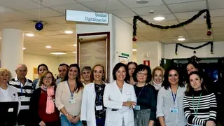 Valle Garc&iacute;a y el equipo de la Unidad de Digitalizacion_opt
