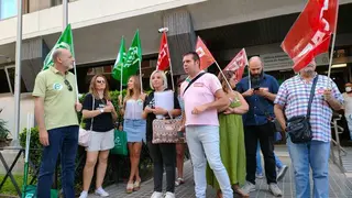 Fotograf&iacute;a entrega firmas AMPA CEIP Virgen del Valle de Lucena (1)