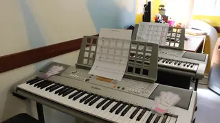 aula de piano en la escuela (1)