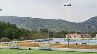 Pista de p&aacute;del Izn&aacute;jar Instalaciones (1)