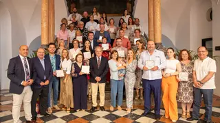 FOTO_-Entrega-de-Premios-del-Concurso-Provincial-de-Patios-Rincones-y-Rejas-_24-scaled (1)
