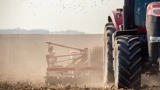 1738236171380tractorEst