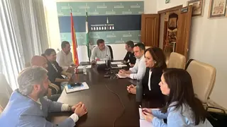 Reunion-de-coordinacion-en-el-Ayuntamiento-de-Lucena-ante-el-apagon-electrico-980x551
