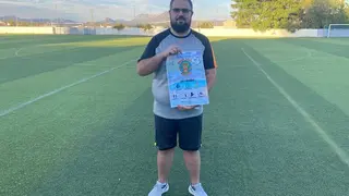 Antonio Jes&uacute;s Tejero S&aacute;nchez, concejal de Juventud del Ayuntamiento de Encinas Reales, presentando el Gran Prix Belico (1)