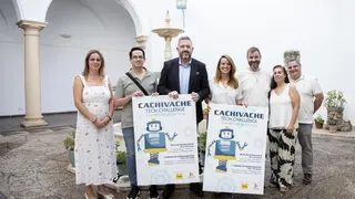 FOTO_PresentaciOn-de-la-I-EdiciOn-de-Cachivache-1-8 (1)