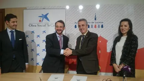 juan perez y juan miguel del r&iacute;o tras la firma del convenio