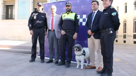 Presentaci&oacute;n del nuevo perro polic&iacute;a
