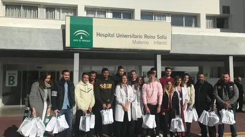 el c&oacute;rdoba cf visita a los ni&ntilde;os y ni&ntilde;as hospitalizados en el Reina Sof&iacute;a