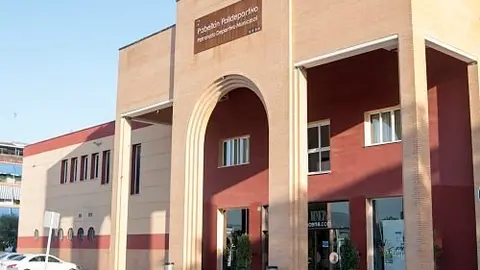 Fachada principal del Pabell&oacute;n Deportivo de Lucena_opt