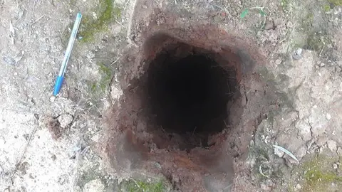 imagen del pozo a la llegada de Polic&iacute;a Local_opt (1)