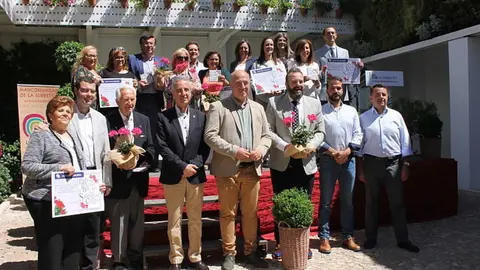 Foto de familia con ganadores y autoridades_opt
