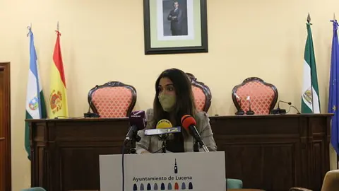 Teresa Alonso informa de las ayudas Lucena Emprende_opt