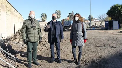 Juan P&eacute;rez y C&eacute;sar del Espino visitan las obras junto a la arquitecta municipal_opt