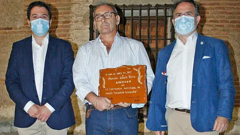 El alcalde de Aldea del Rey, Jos&eacute; Luis Villanueva, el diputado David Triguero y Manuel Luque Tapia_opt
