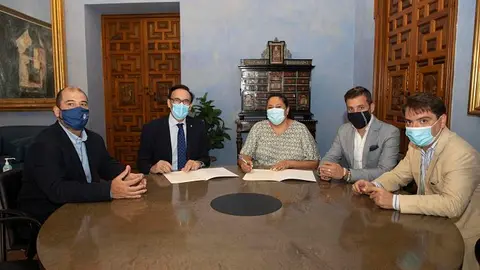 FOTO_Firma-convenio-Catedra-UCO_1-1_opt