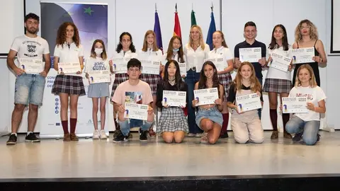 FOTO_Premios-II-Torneo-Discursos-Europe-Direct_01-scaled (1)