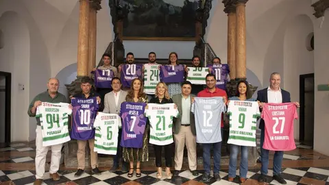 FOTO_Entrega-camisetas-Futsal_03-scaled